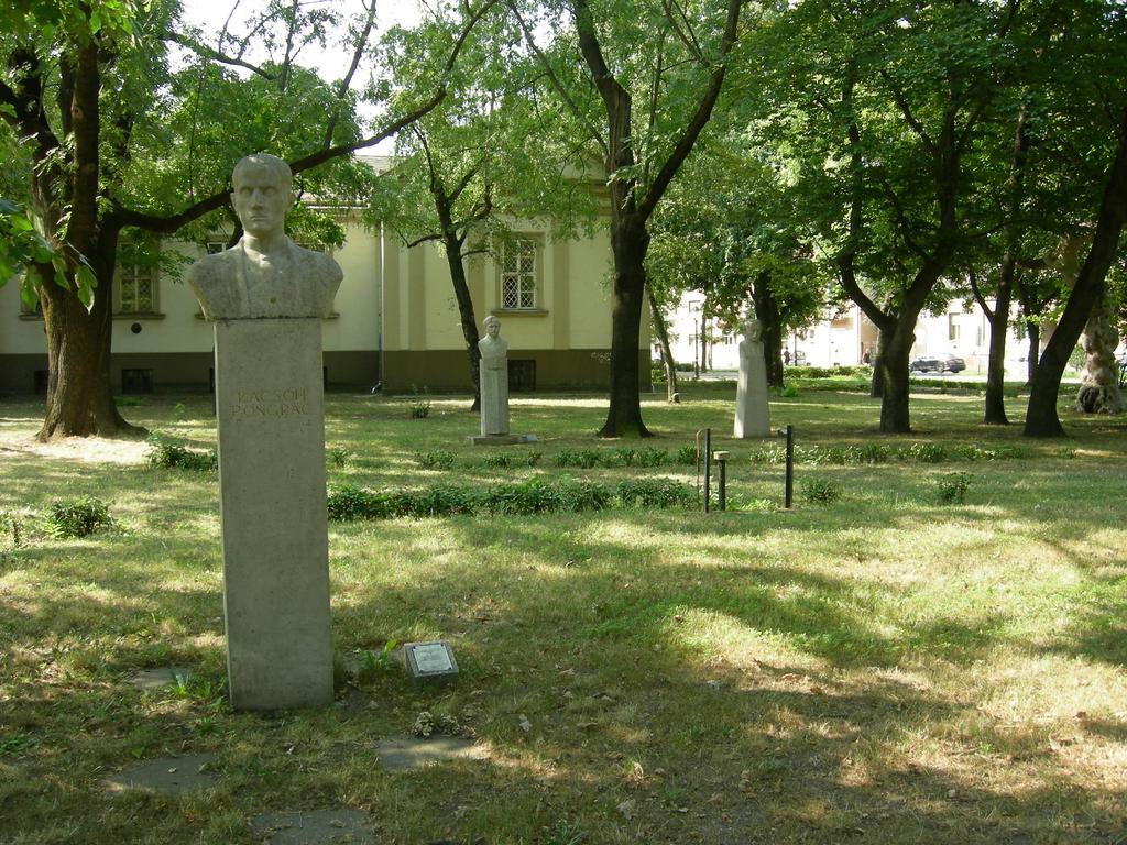 Hary Hotel Kecskemet Exterior photo