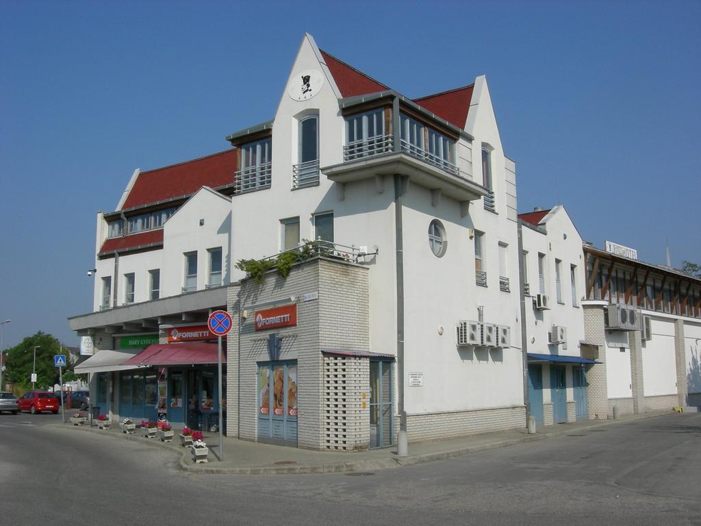 Hary Hotel Kecskemet Exterior photo