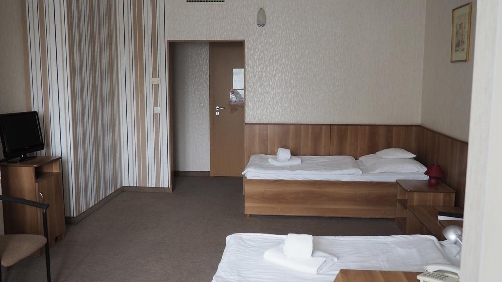 Hary Hotel Kecskemet Room photo