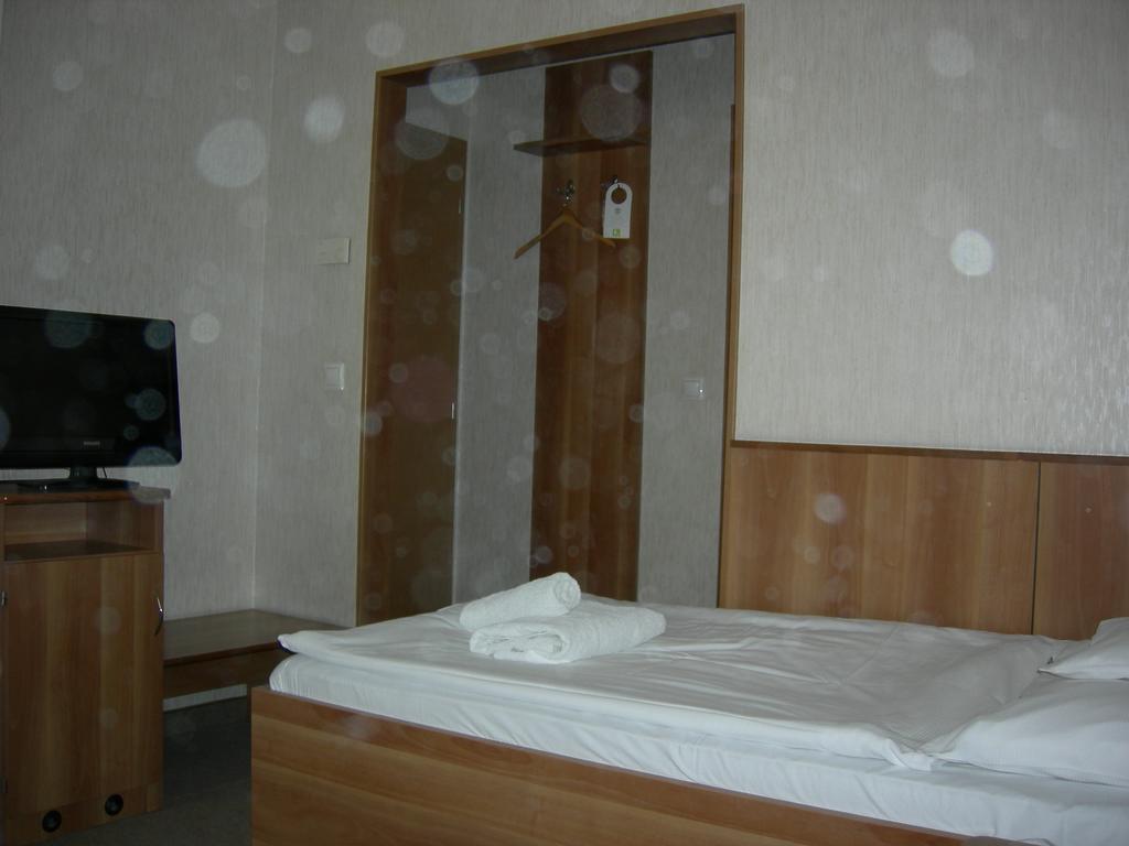 Hary Hotel Kecskemet Room photo